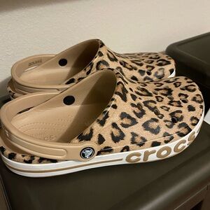 Bayaband Leopard Crocs
